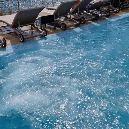 Apartman With Pool And